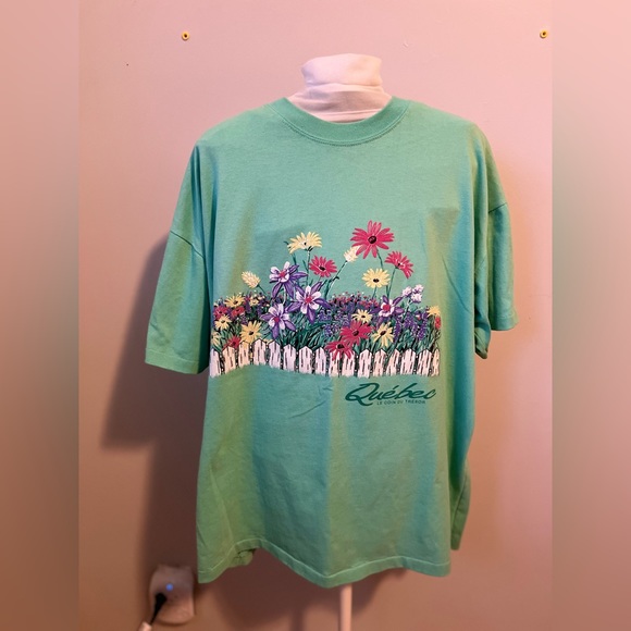 Vibrant Quebec le coin du tresor tee - Picture 1 of 4
